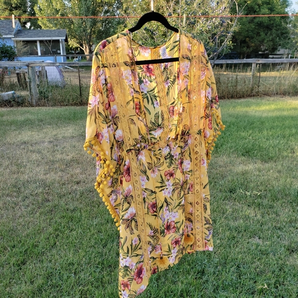 Floral yellow cover up - Picture 3 of 3